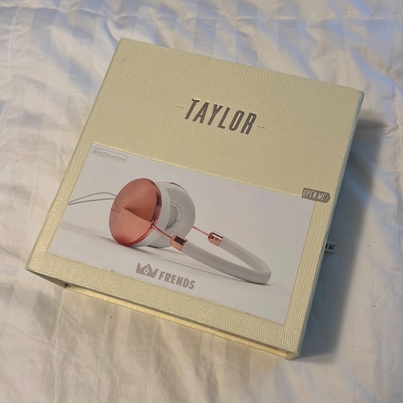 New in Box Taylor FRENDS White and Rose Gold Headphones - Picture 1 of 5